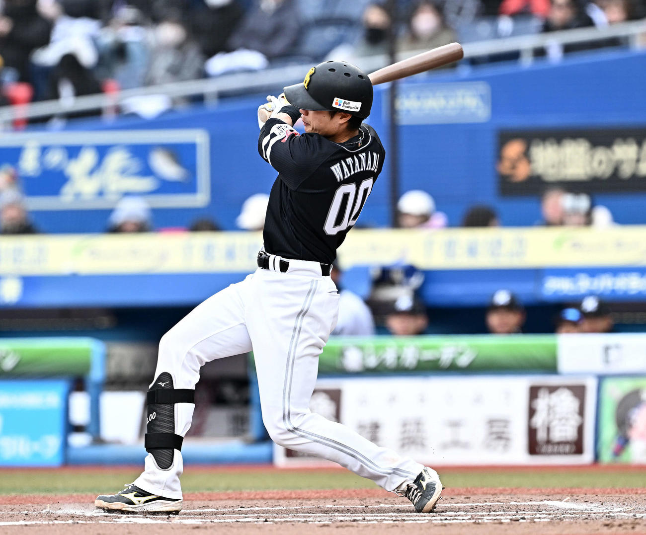 ロッテ対ソフトバンク　6回表ソフトバンク2死満塁、渡辺は右前2点適時打を放つ（撮影・滝沢徹郎）