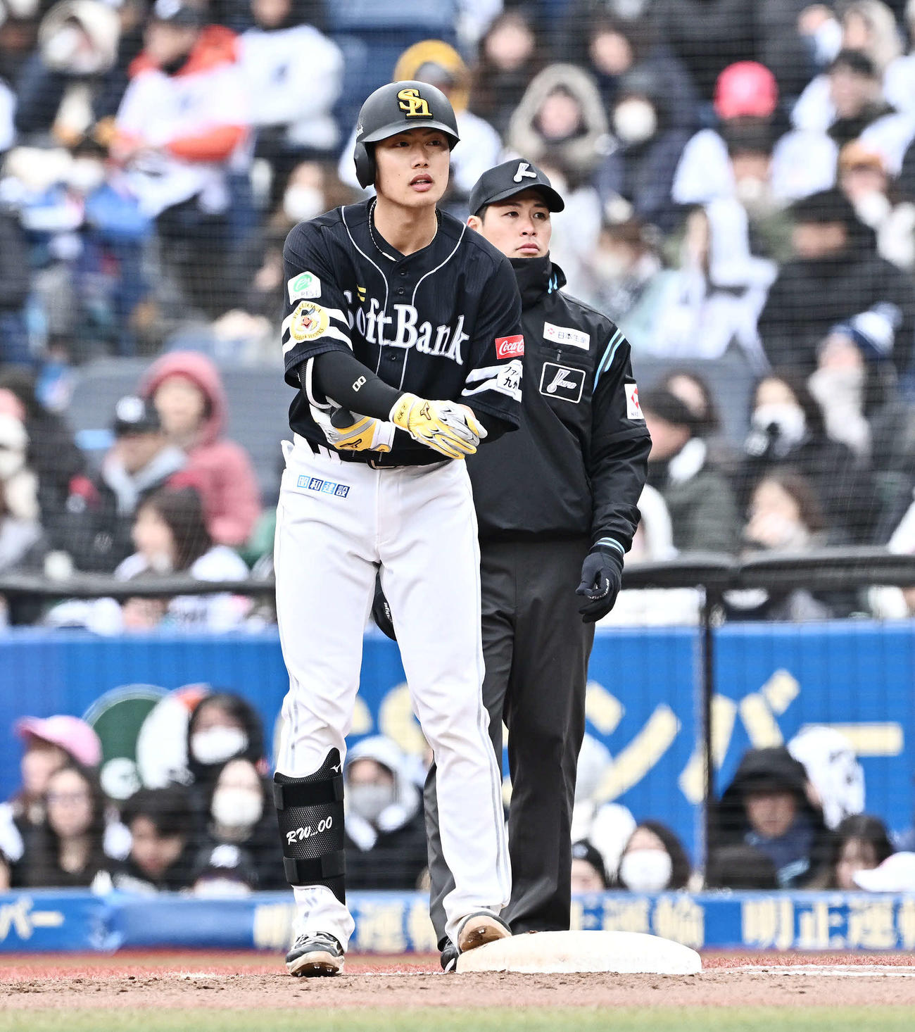 ロッテ対ソフトバンク　6回表ソフトバンク2死満塁、右前2点適時打を放った渡辺（撮影・滝沢徹郎）