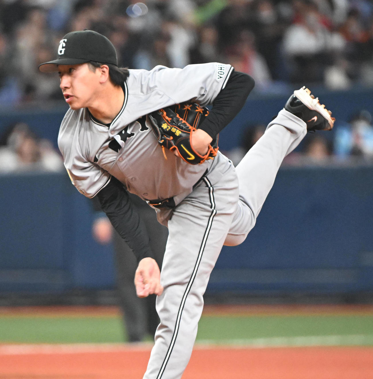 オリックス対巨人　7回に登板する巨人大勢（撮影・和賀正仁）