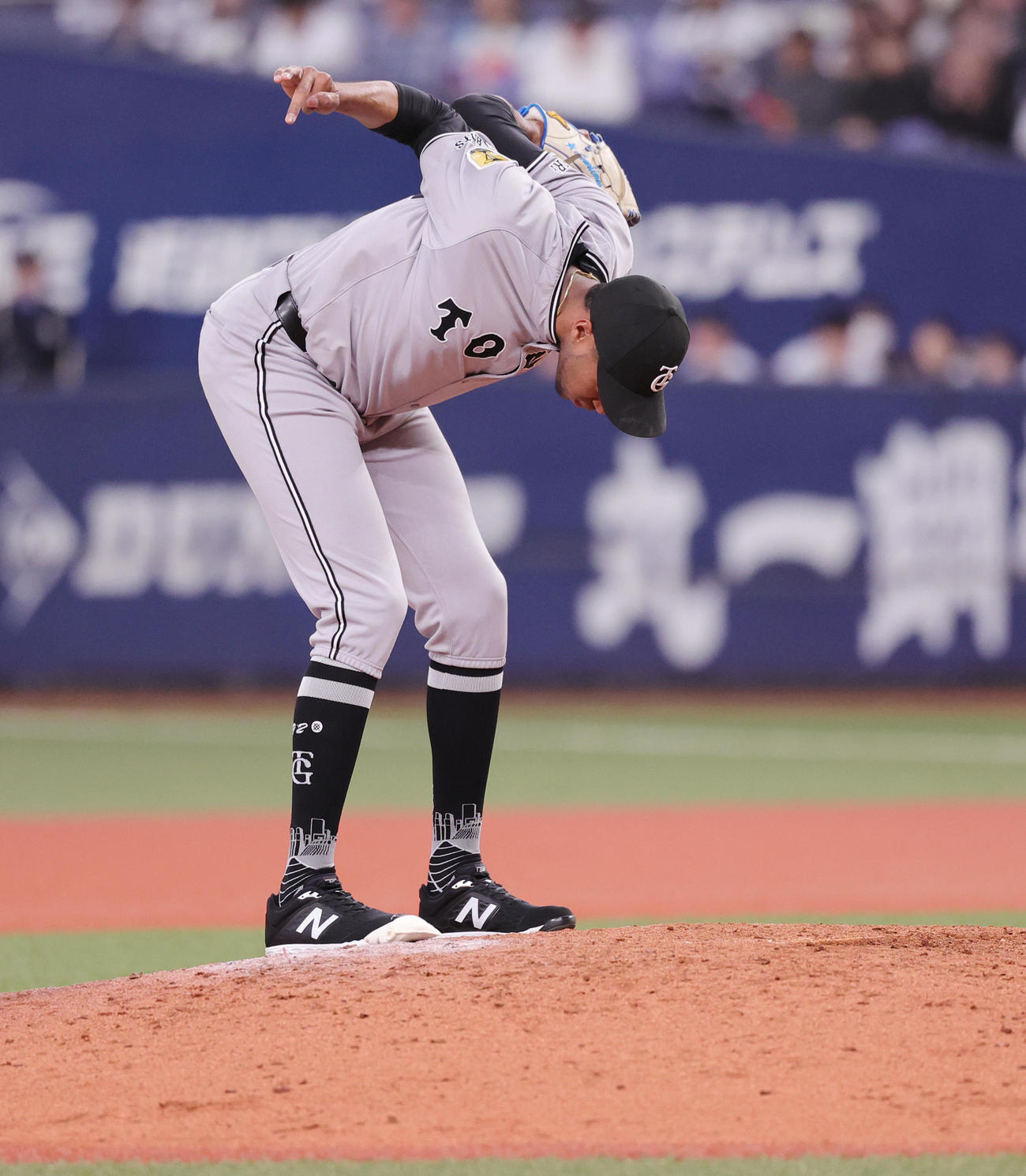 オリックス対巨人　8回裏から登板した巨人マルティネス（撮影・野上伸悟）