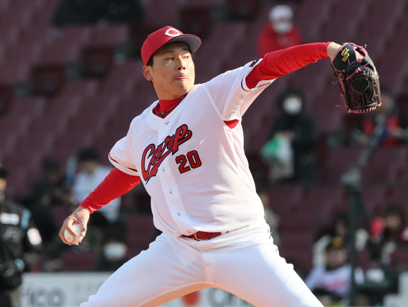 広島対ヤクルト　9回表ヤクルト、広島4番手の栗林（撮影・加藤孝規）