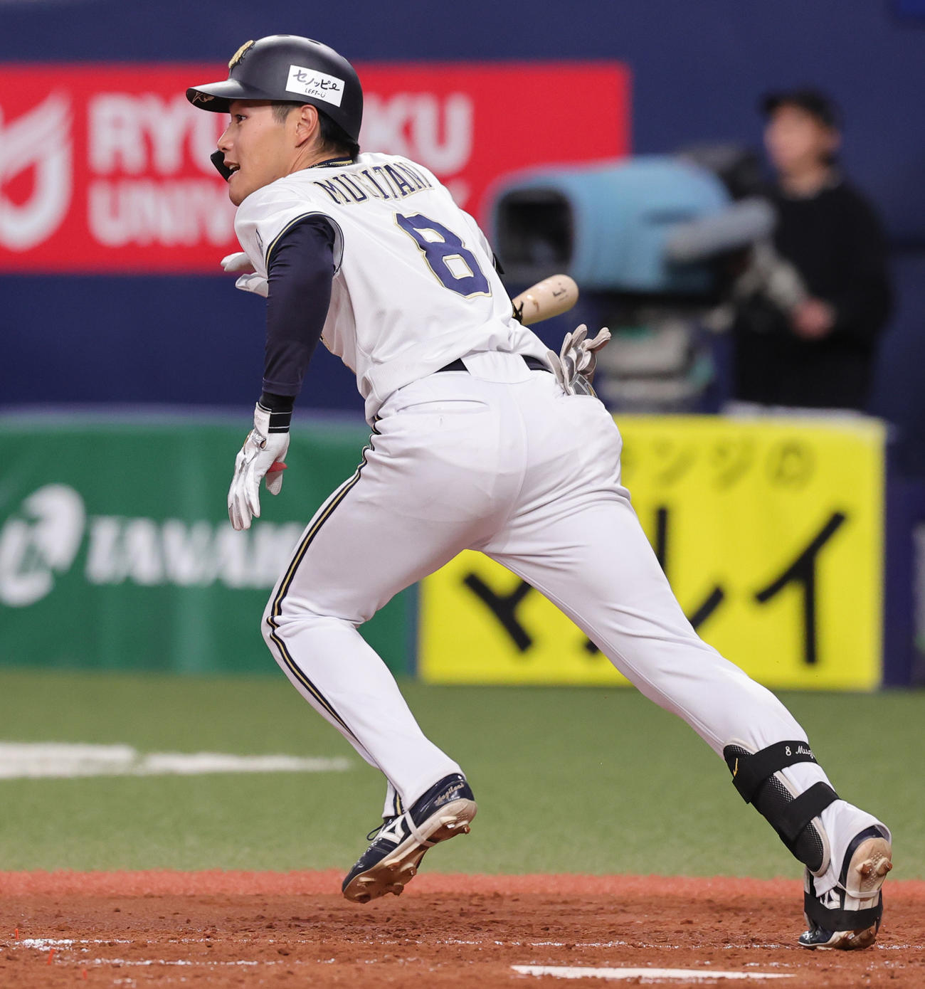 オリックス対巨人　3回裏オリックス1死、左前打を放つ麦谷（撮影・野上伸悟）