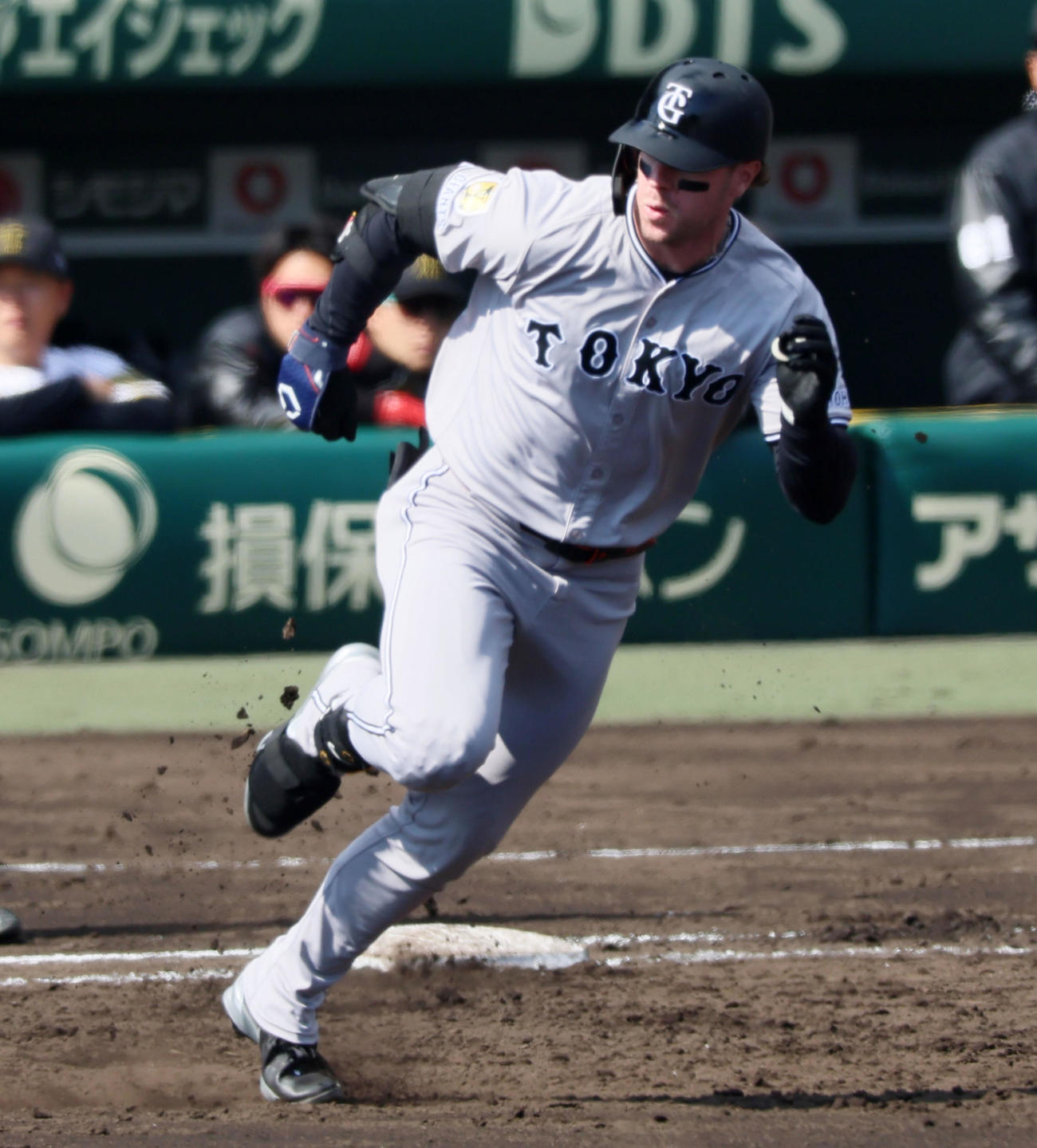 阪神対巨人　3回表巨人2死一、三塁、キャベッジは右越え適時二塁打を放つ（撮影・加藤哉）