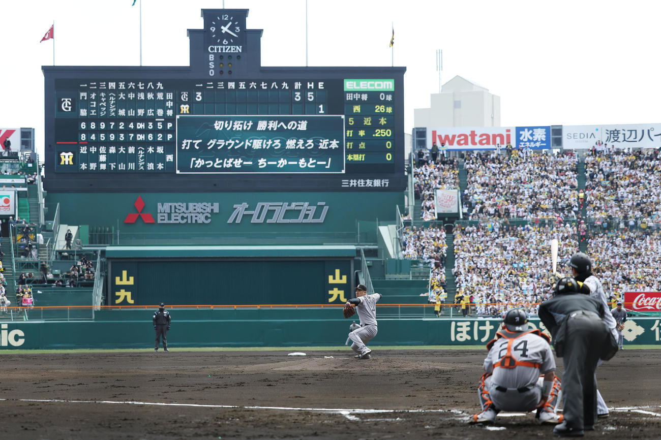 阪神対巨人　1回裏、力投する巨人先発の田中将。打者近本（撮影・前田充）