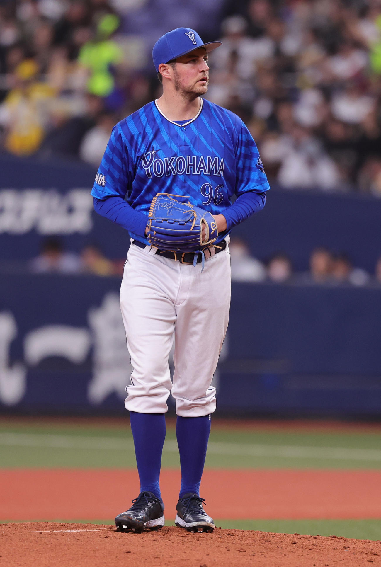 オリックス対DeNA 2回裏オリックス2死三塁、DeNAバウアーがボークと判定された際の投球7（撮影・野上伸悟）