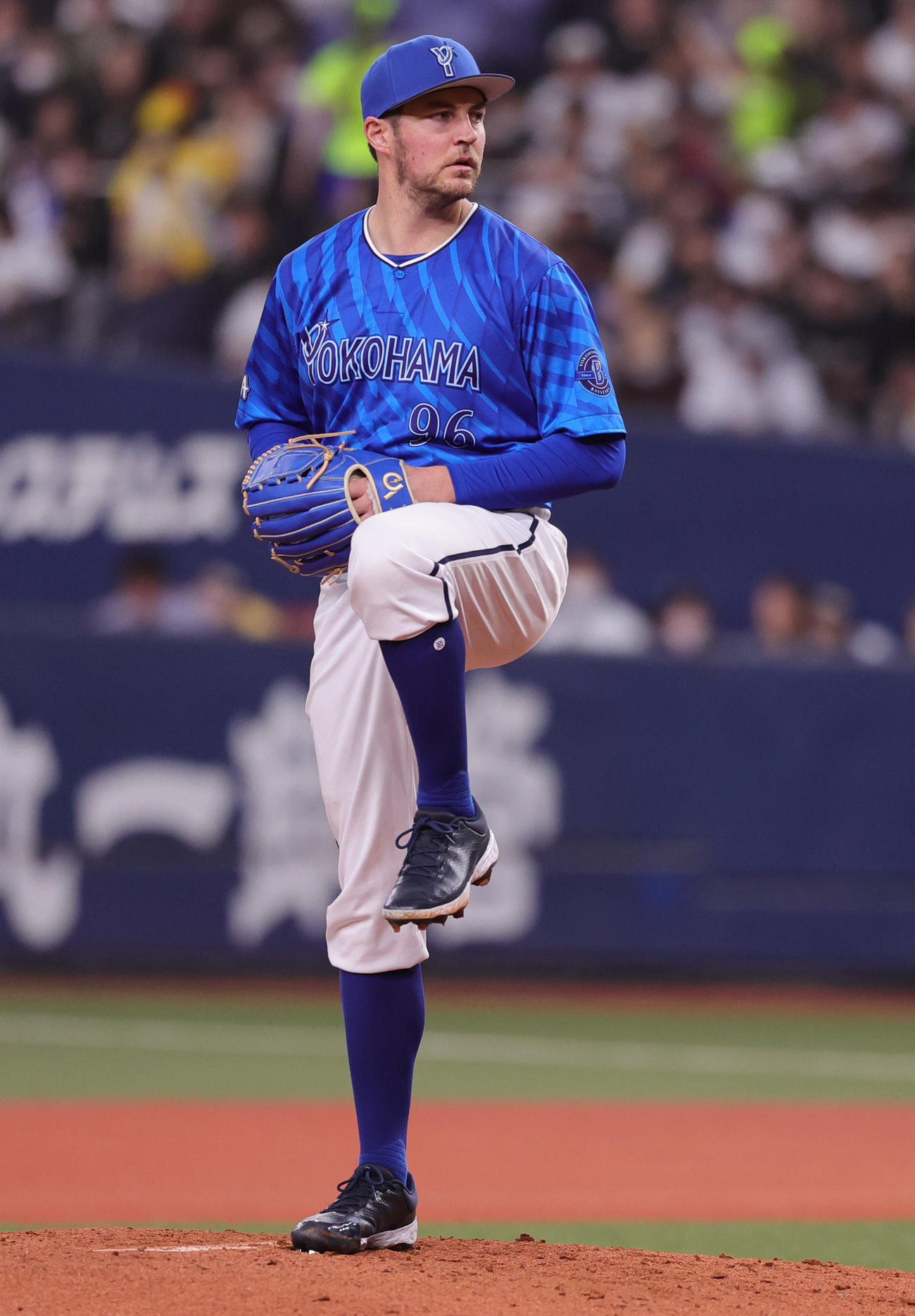 オリックス対DeNA 2回裏オリックス2死三塁、DeNAバウアーがボークと判定された際の投球10（撮影・野上伸悟）