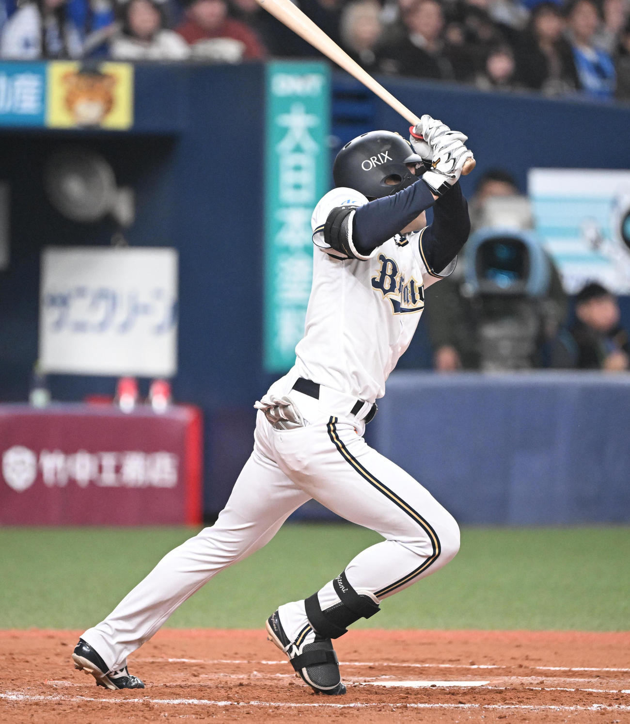 オリックス対DeNA 9回裏オリックス2死、中前打を放つ麦谷（撮影・和賀正仁）