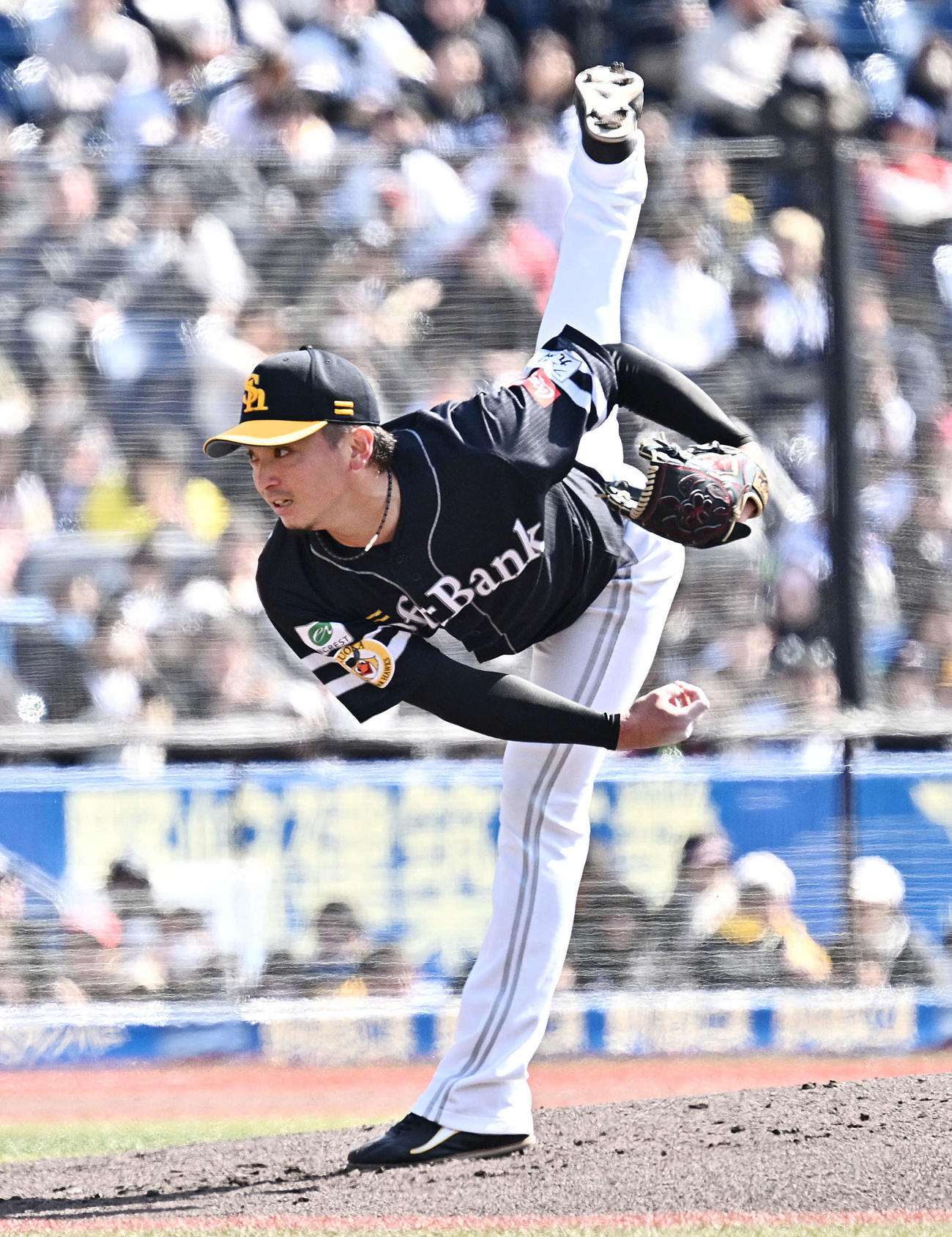 ロッテ対ソフトバンク　ソフトバンク先発の東浜（撮影・滝沢徹郎）