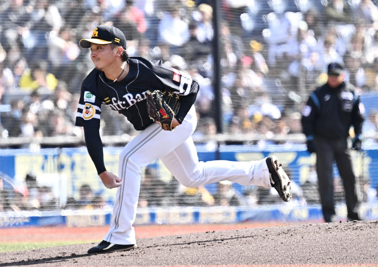 ロッテ対ソフトバンク　ソフトバンク先発の東浜（撮影・滝沢徹郎）