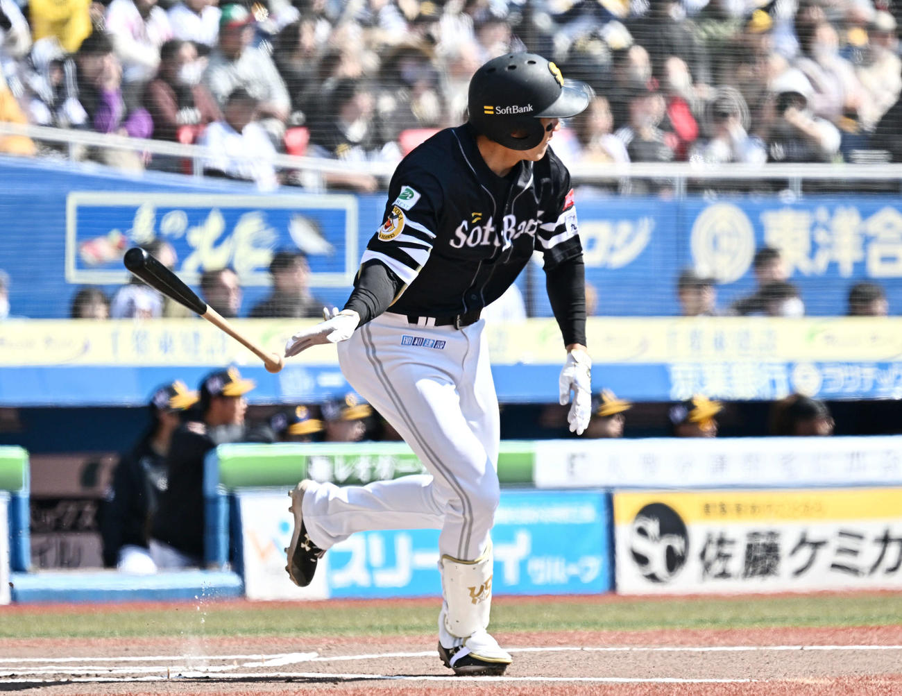 ロッテ対ソフトバンク　1回表ソフトバンク1死一塁、柳田は左翼に二塁打を放つ（撮影・滝沢徹郎）