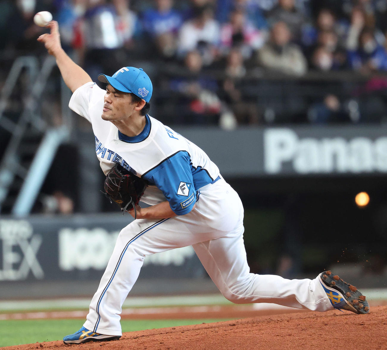 日本ハム対中日　5回表、日本ハム2番手で登板する福谷（撮影・河田真司）