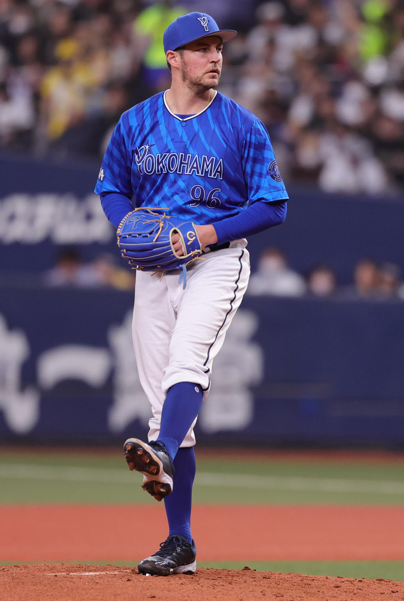 オリックス対DeNA 2回裏オリックス2死三塁、DeNAバウアーがボークと判定された際の投球9（撮影・野上伸悟）