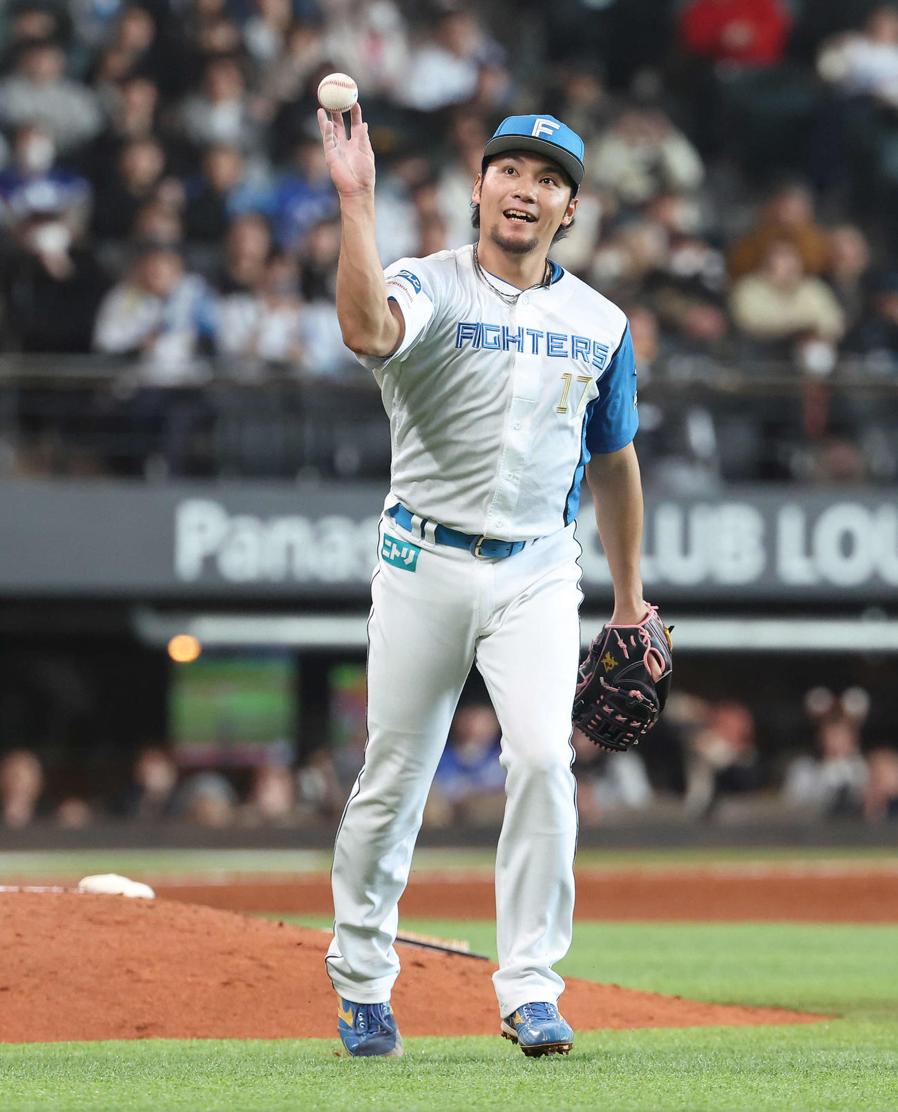 日本ハム対中日　7回表中日無死、カリステを投ゴロに抑える伊藤（撮影・河田真司）