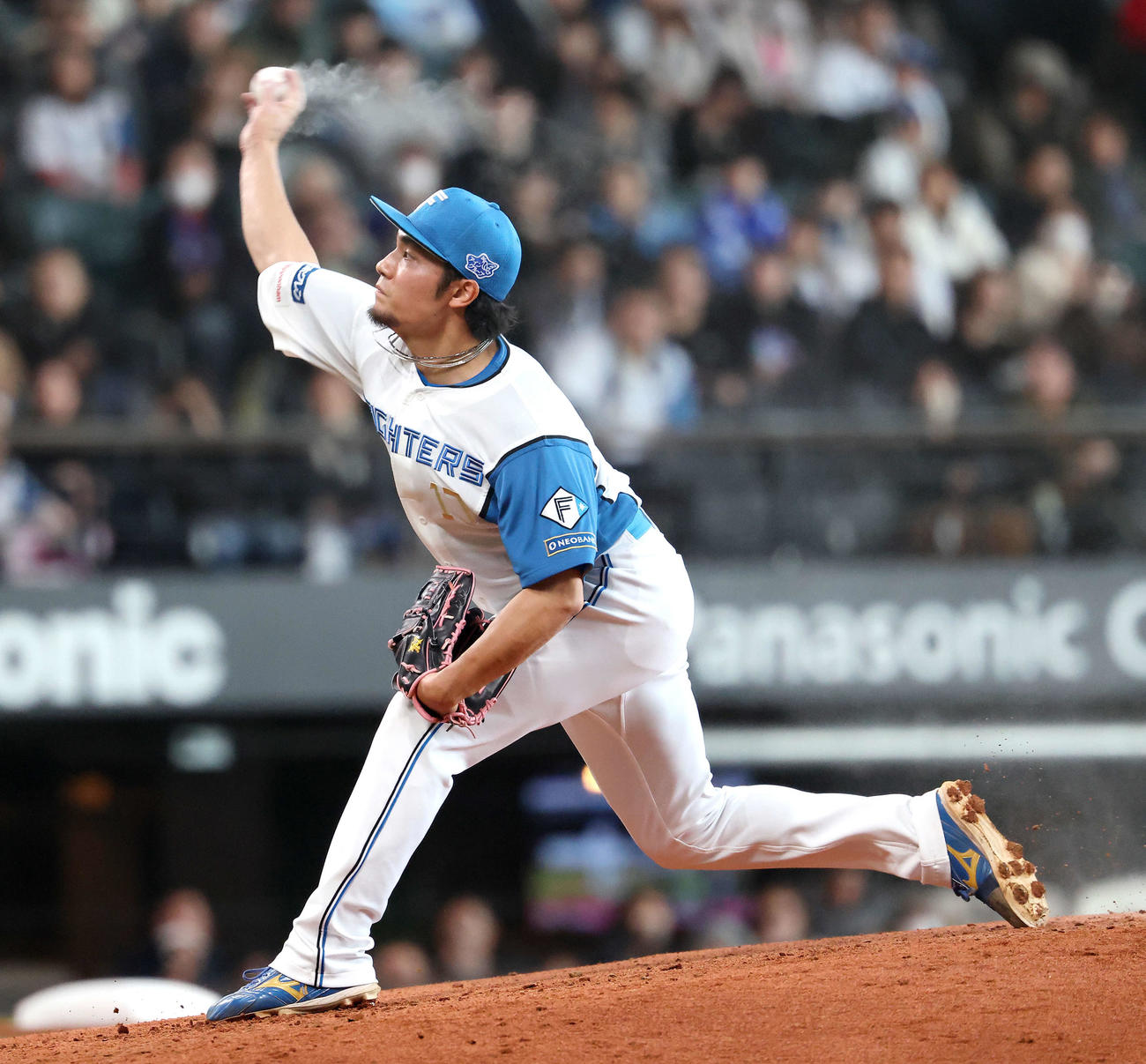 日本ハム対中日　6回表、日本ハム3番手で登板する伊藤（撮影・河田真司）