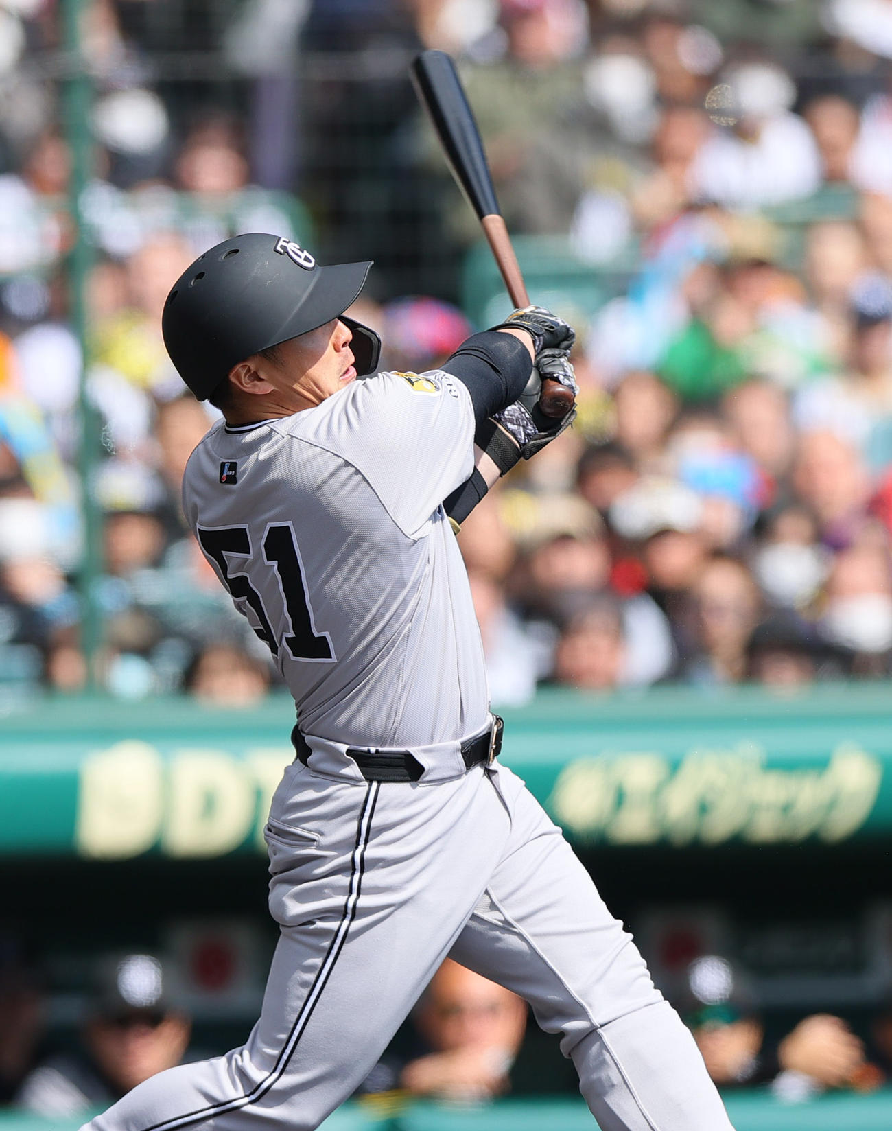 オープン戦・阪神対巨人　1回表巨人2死一、三塁、浅野は左前適時打を放つ（撮影・上山淳一）