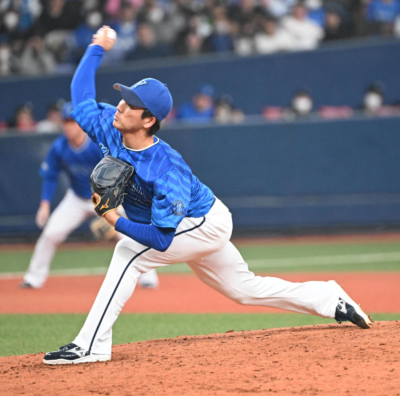 オリックス対DeNA 8回に登板するDeNA篠木（撮影・和賀正仁）