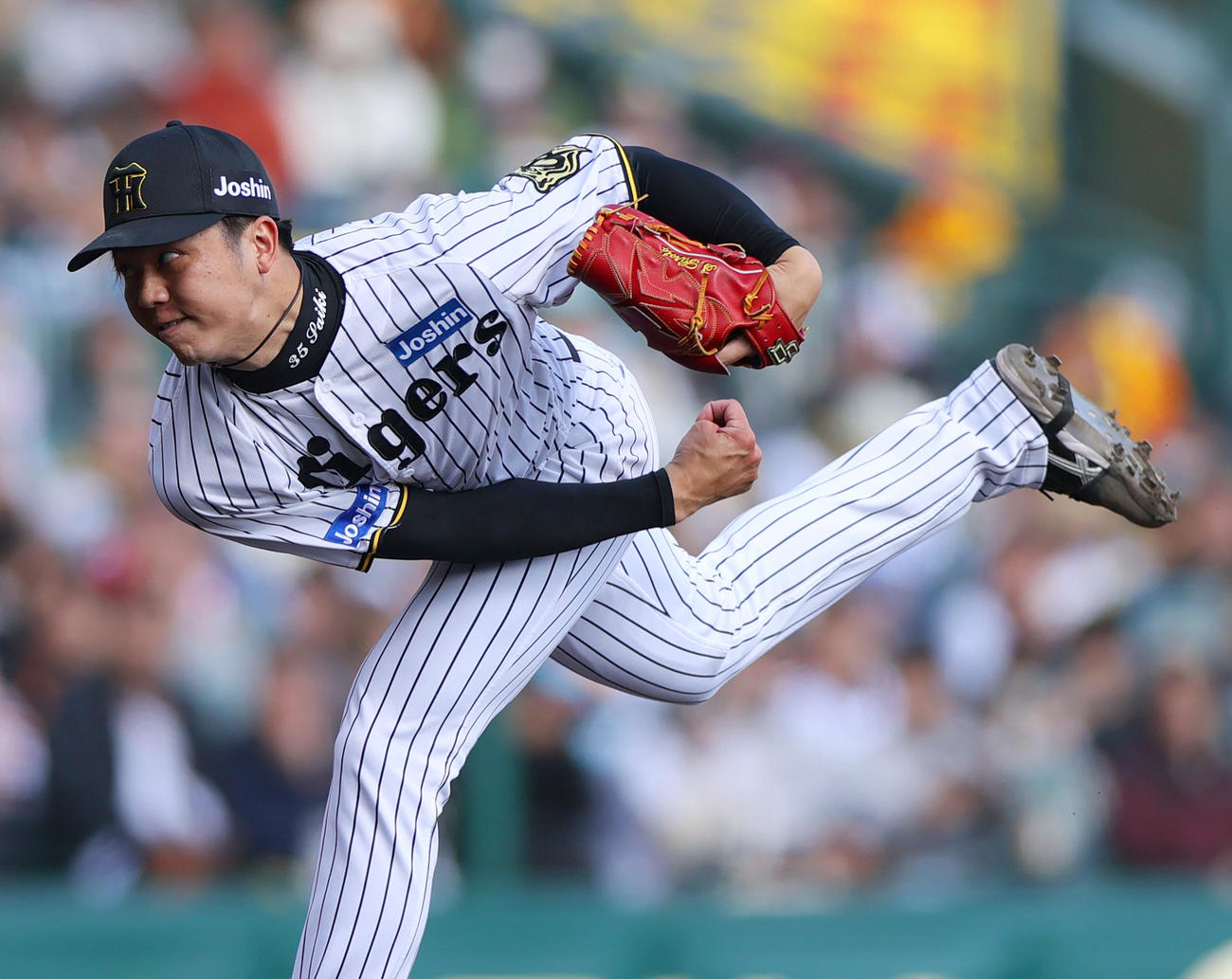 オープン戦・阪神対巨人　6回表、力投する阪神才木（撮影・上山淳一）
