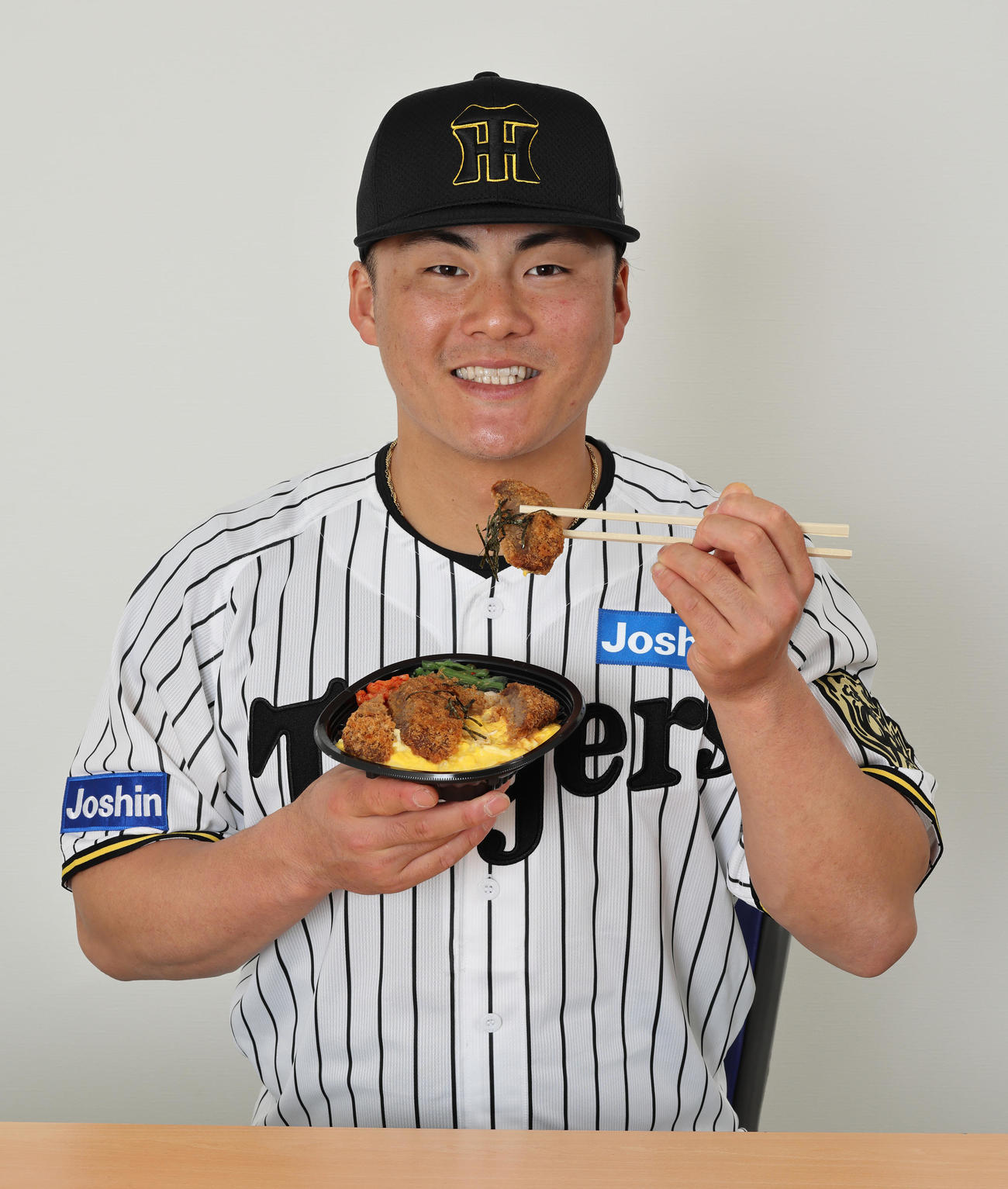 前川のヨクバリ！牛ハラミカツ丼～胡麻香る坦々ソース～（阪神電鉄提供）