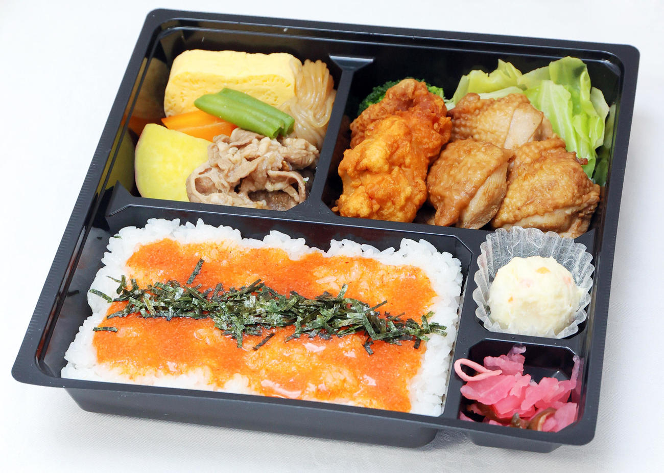 三重出身！前川の鳥焼肉×めんたい弁当（撮影・上山淳一）