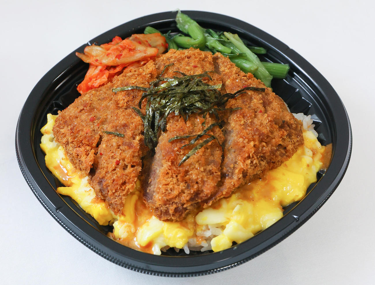前川のヨクバリ！牛ハラミカツ丼～胡椒香る坦々ソース～（撮影・上山淳一）