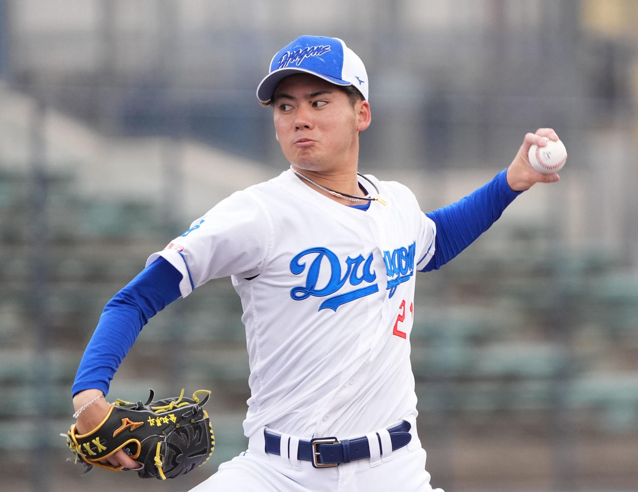 シート打撃練習に登板する金丸夢斗（25年3月8日撮影）