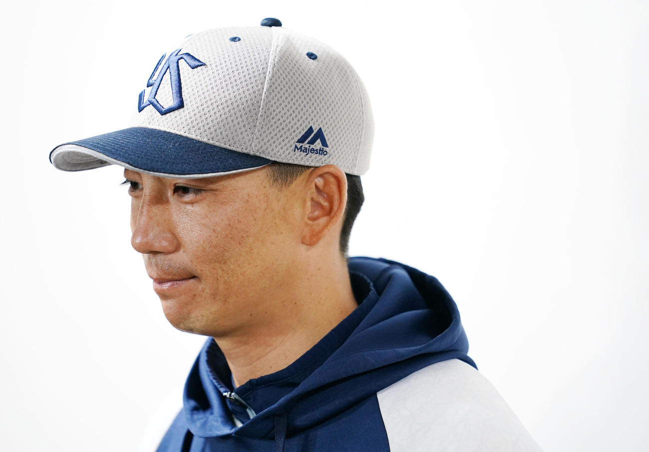 楽天対ヤクルト　試合前、震災への思いを語るヤクルト嶋コーチ（撮影・横山健太）