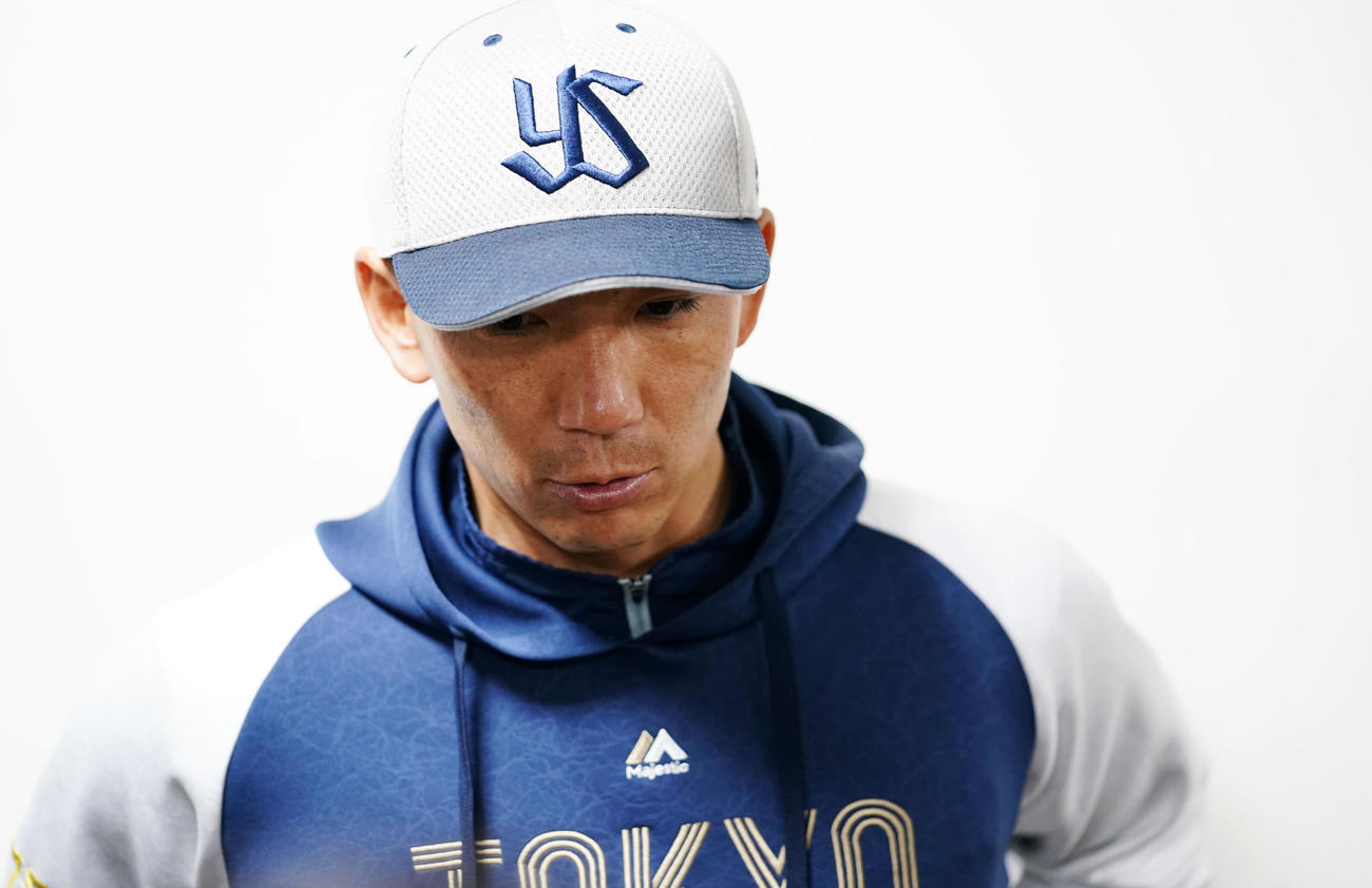 楽天対ヤクルト　試合前、震災への思いを語るヤクルト嶋コーチ（撮影・横山健太）