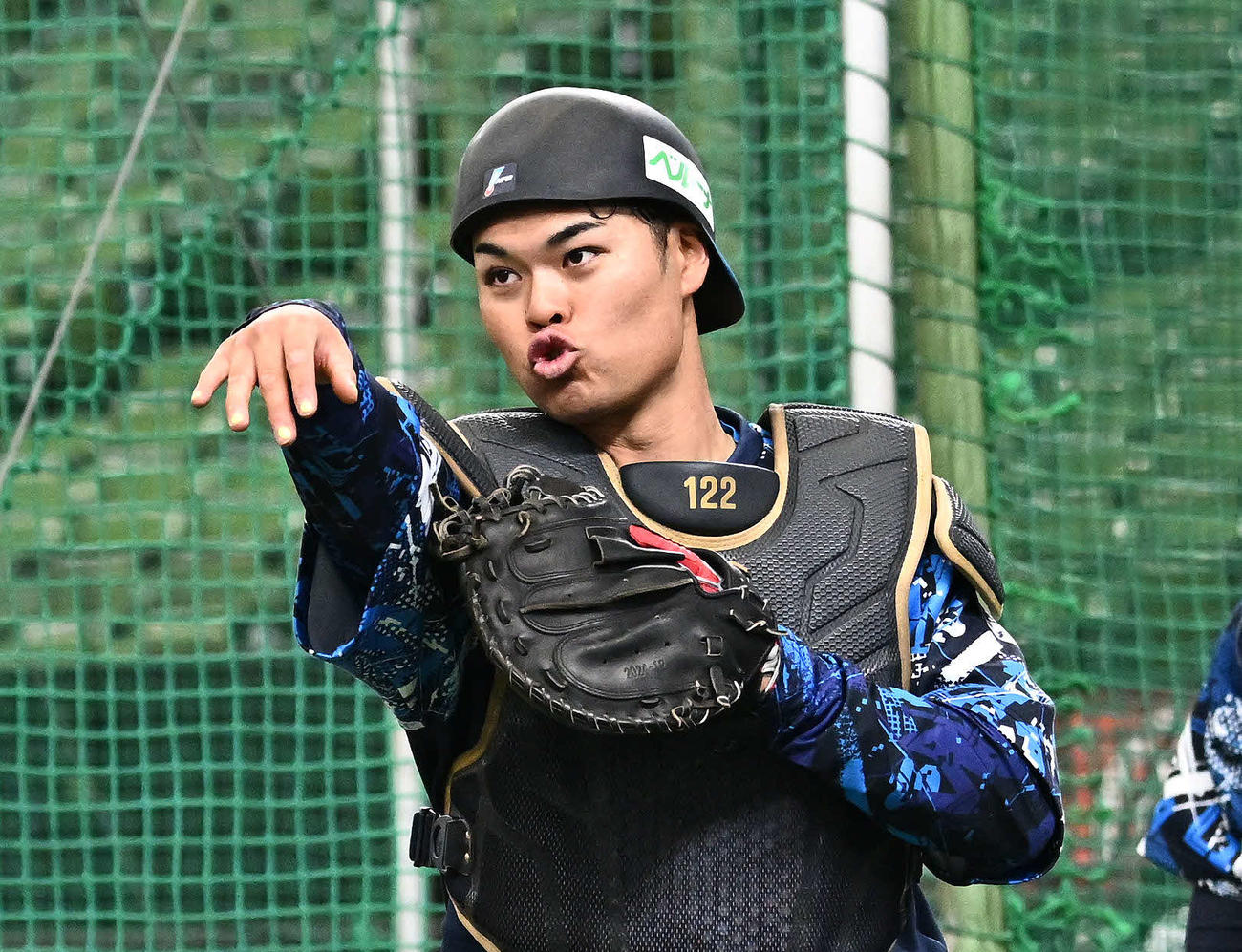 西武対阪神　試合前練習する西武是沢（撮影・滝沢徹郎）
