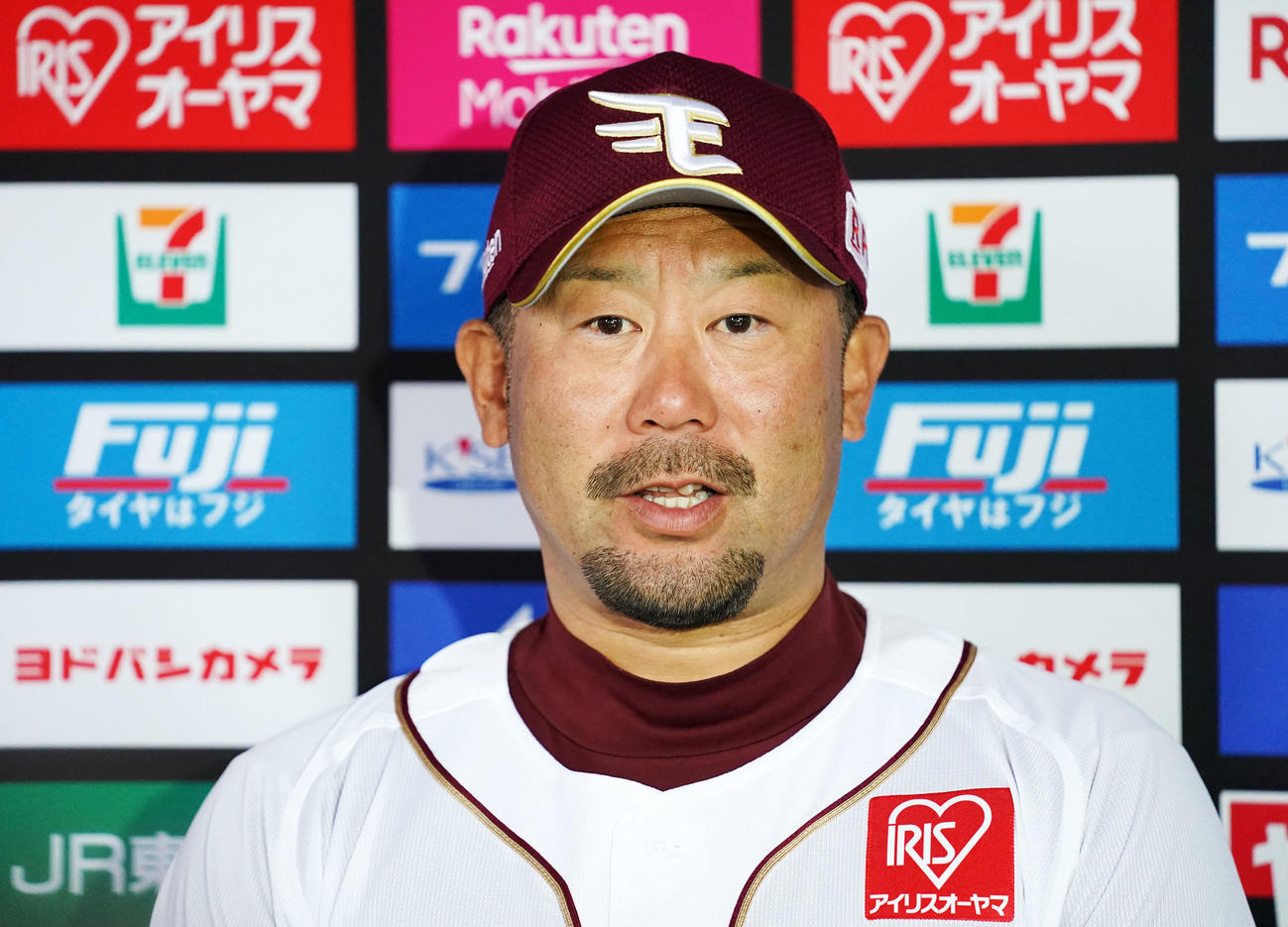 楽天対ヤクルト　試合前、震災への思いを語る楽天三木監督（撮影・横山健太）