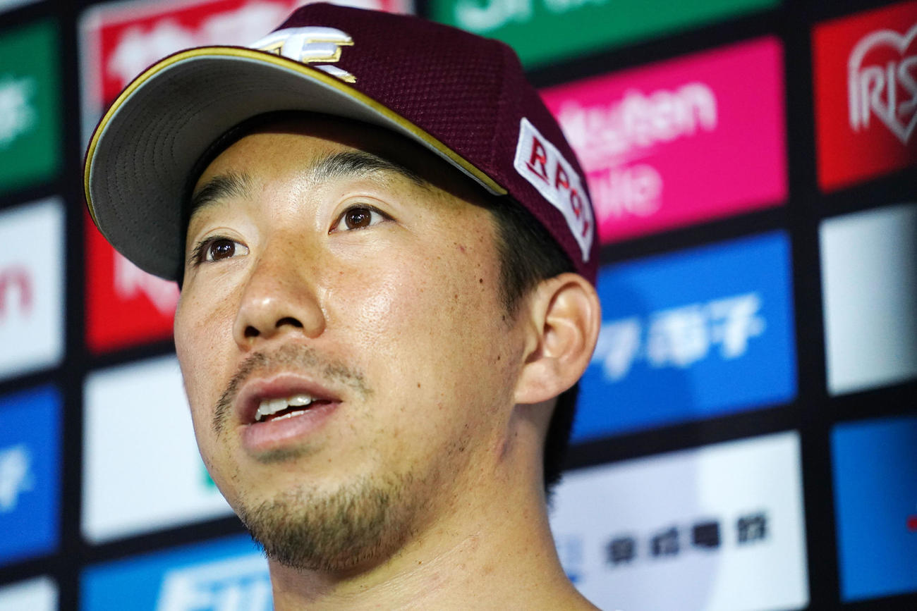 楽天対ヤクルト　試合前、震災への思いを語る楽天今野（撮影・横山健太）