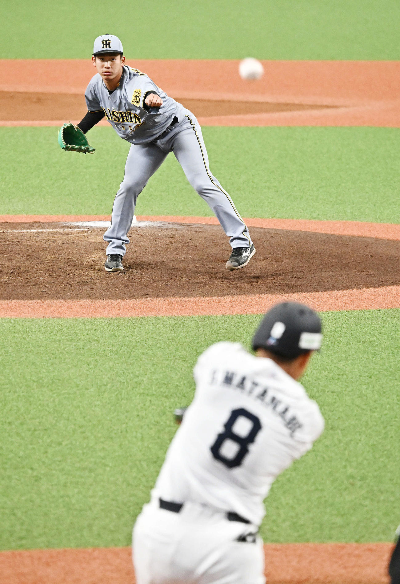 西武対阪神　2回裏西武1死、伊原は渡部聖を左飛に打ち取る（撮影・滝沢徹郎）