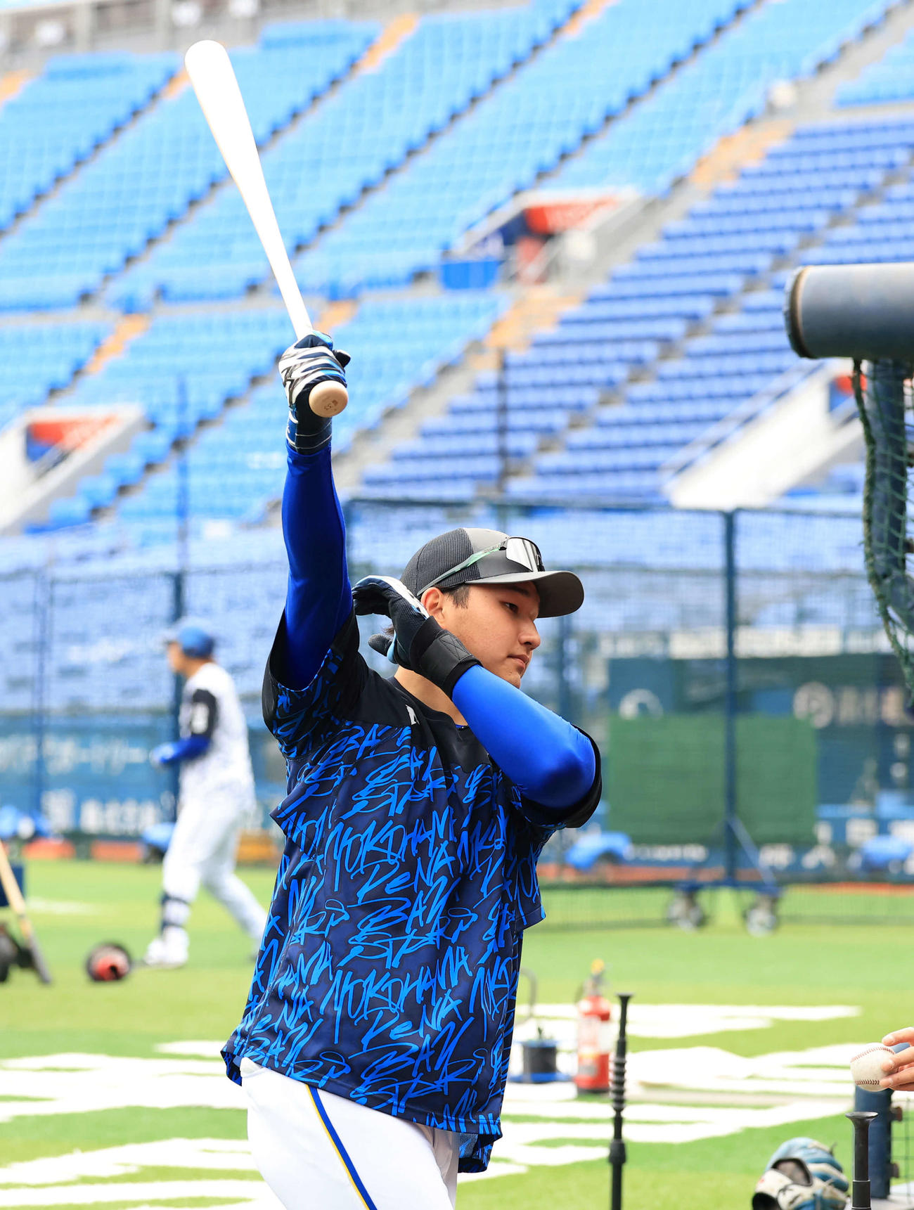 DeNA対広島　ティー打撃するDeNA武田（撮影・浅見桂子）
