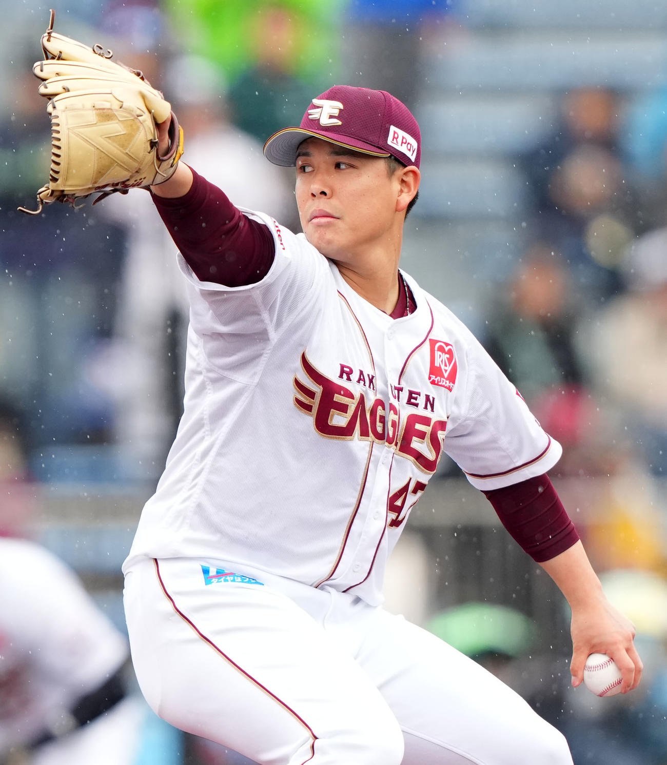 楽天対ヤクルト　力投する楽天先発の藤井（撮影・横山健太）