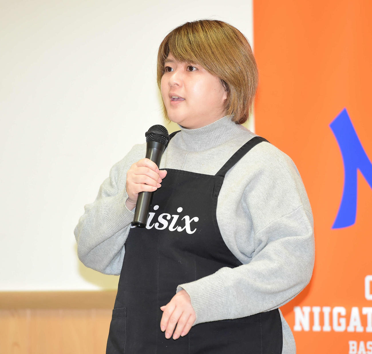 スタジアムグルメ新商品の開発に携わったオイシックス・ラ・大地の関さん