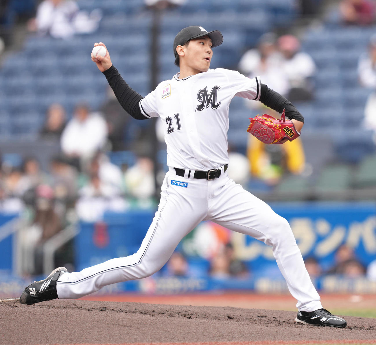 ロッテ対日本ハム　ロッテ先発の石川柊（撮影・足立雅史）