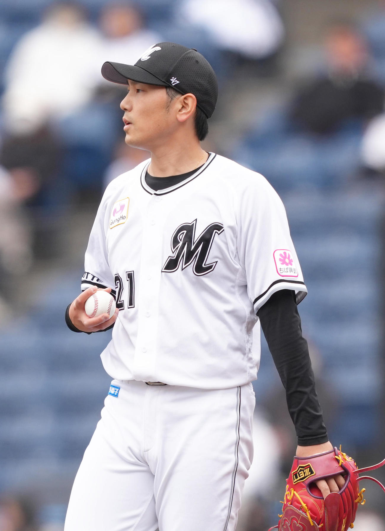 ロッテ対日本ハム　2回表日本ハム1死、1死二塁、松本に先制適時打を浴びた石川柊（撮影・足立雅史）