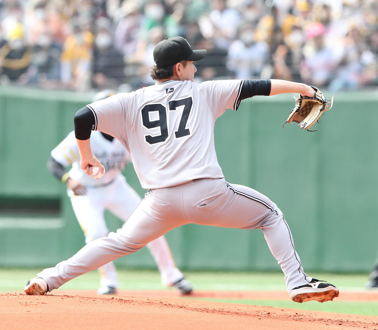 ソフトバンク対巨人　巨人先発の井上（撮影・梅根麻紀）