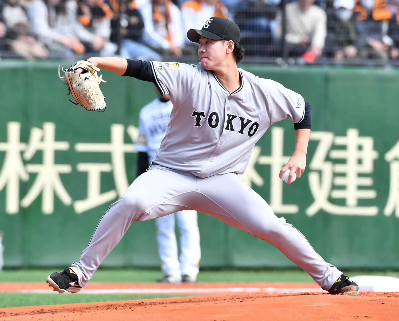 ソフトバンク対巨人　巨人先発の井上（撮影・岩下翔太）