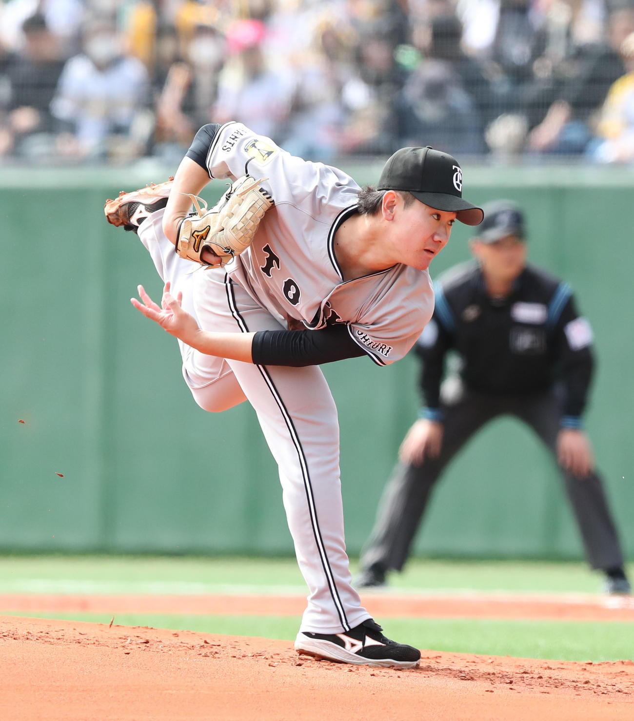 ソフトバンク対巨人　巨人先発の井上（撮影・梅根麻紀）