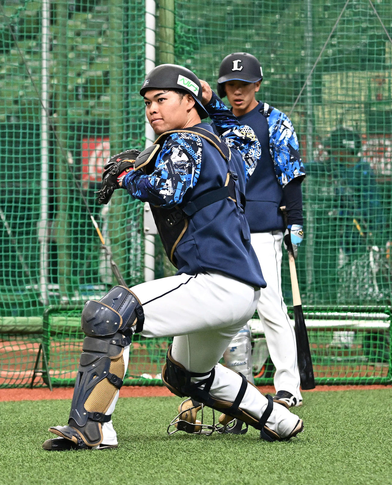 西武対阪神　試合前練習する西武是沢（手前）（撮影・滝沢徹郎）