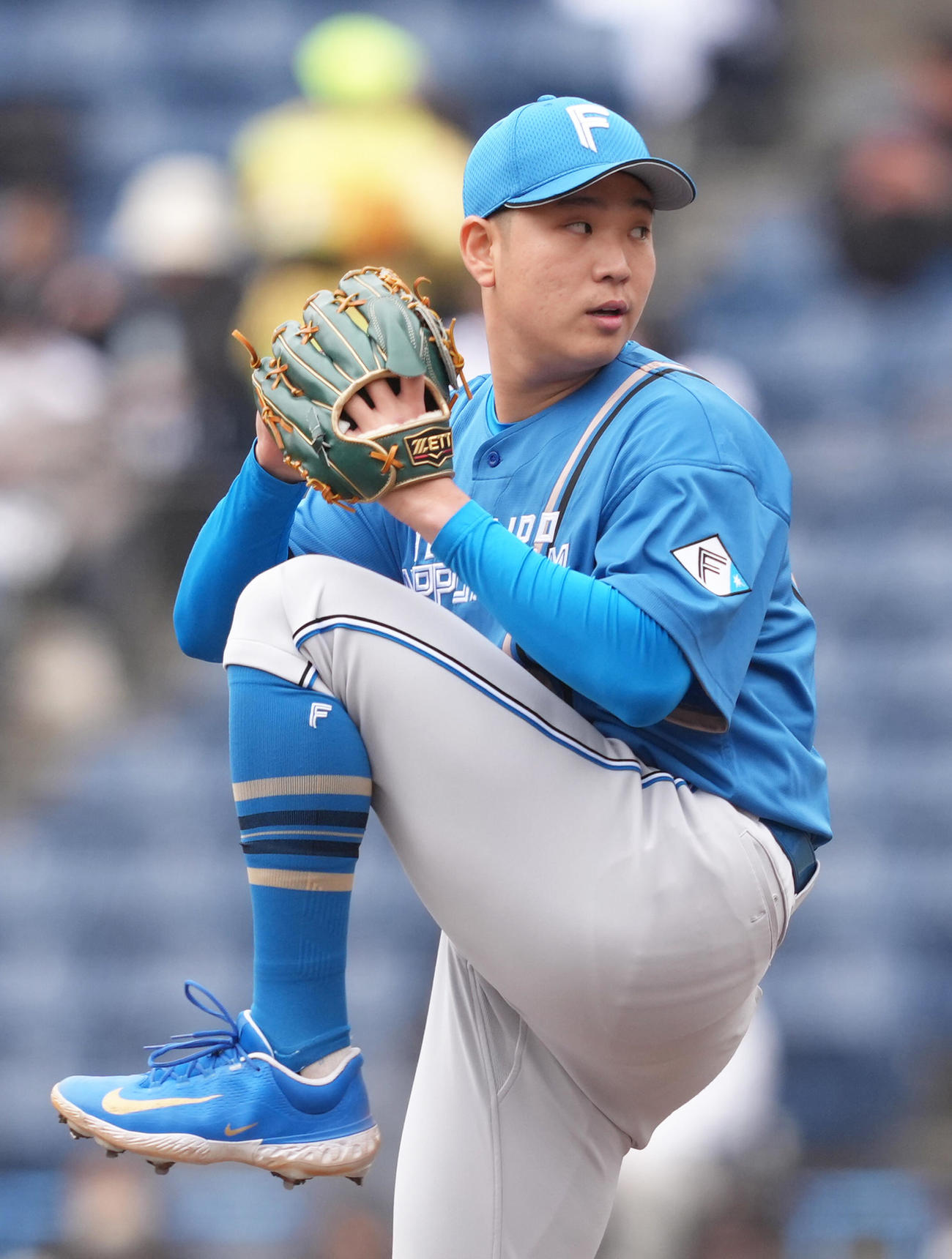 ロッテ対日本ハム　6回から登板した日本ハム古林睿煬（撮影・足立雅史）