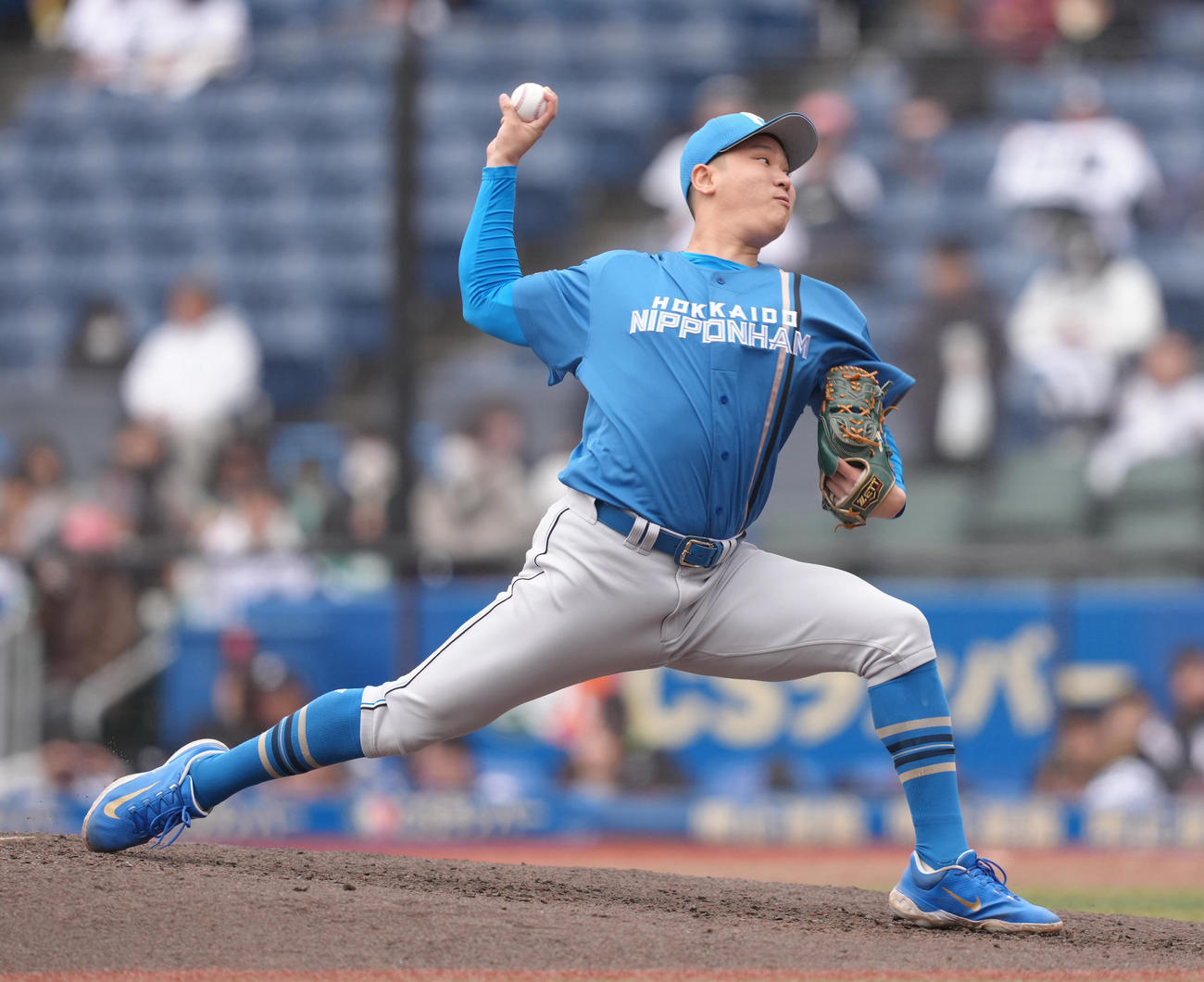 ロッテ対日本ハム　6回から登板した日本ハム古林睿煬（撮影・足立雅史）