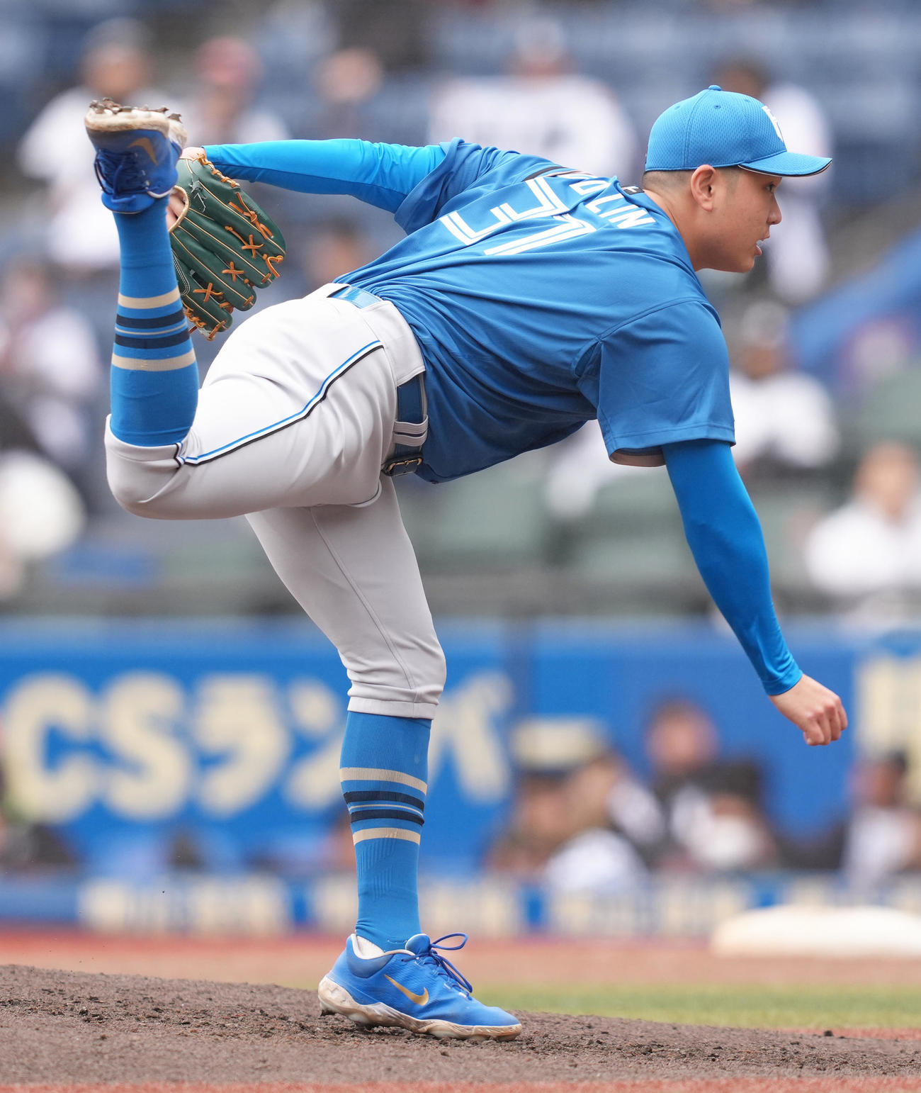 ロッテ対日本ハム　6回から登板した日本ハム古林睿煬（撮影・足立雅史）