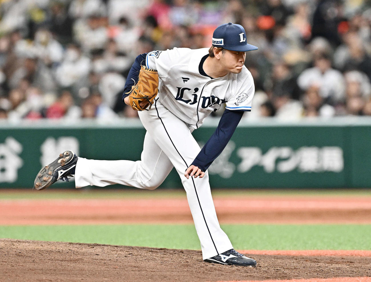 西武対阪神　西武3番手で登板する佐藤隼（撮影・滝沢徹郎）