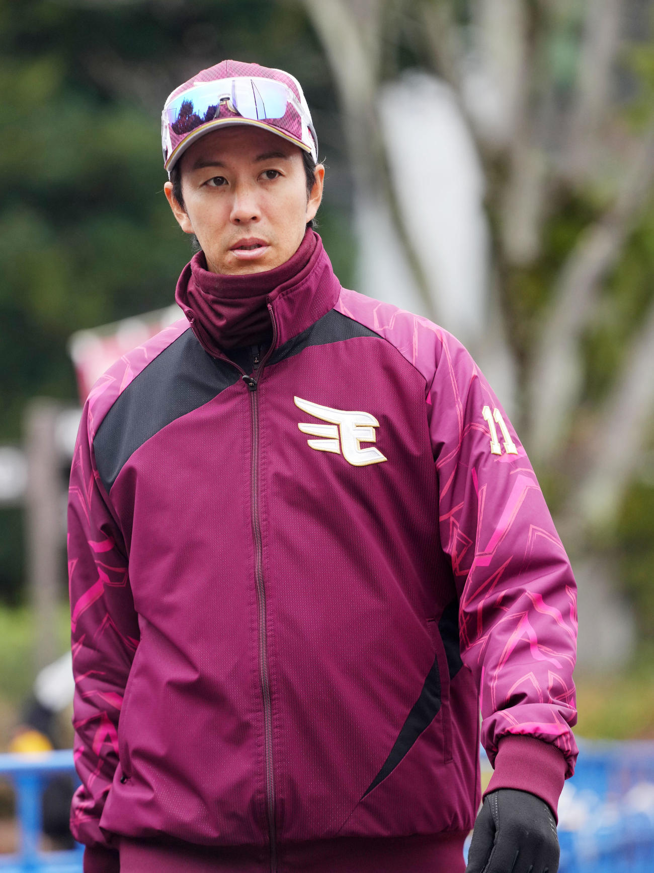 楽天対ヤクルト　練習へ向かう楽天岸（撮影・横山健太）