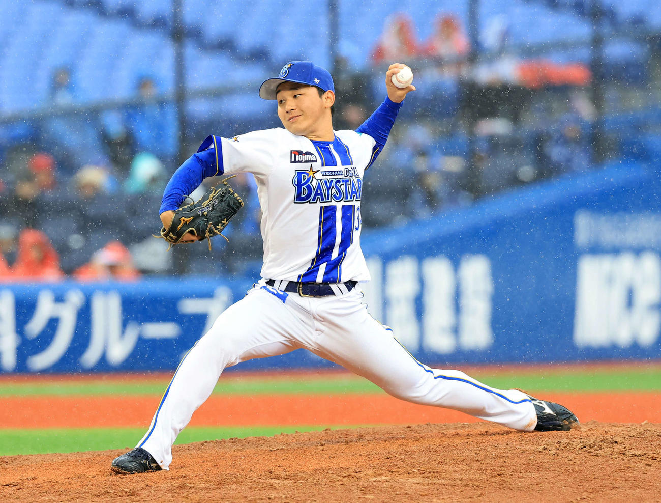DeNA対広島　8回表広島の攻撃で登板した武田（撮影・浅見桂子）