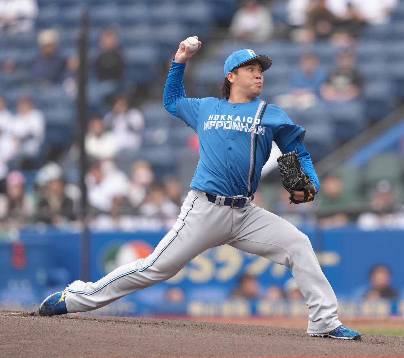 ロッテ対日本ハム　日本ハム先発の金村（撮影・足立雅史）