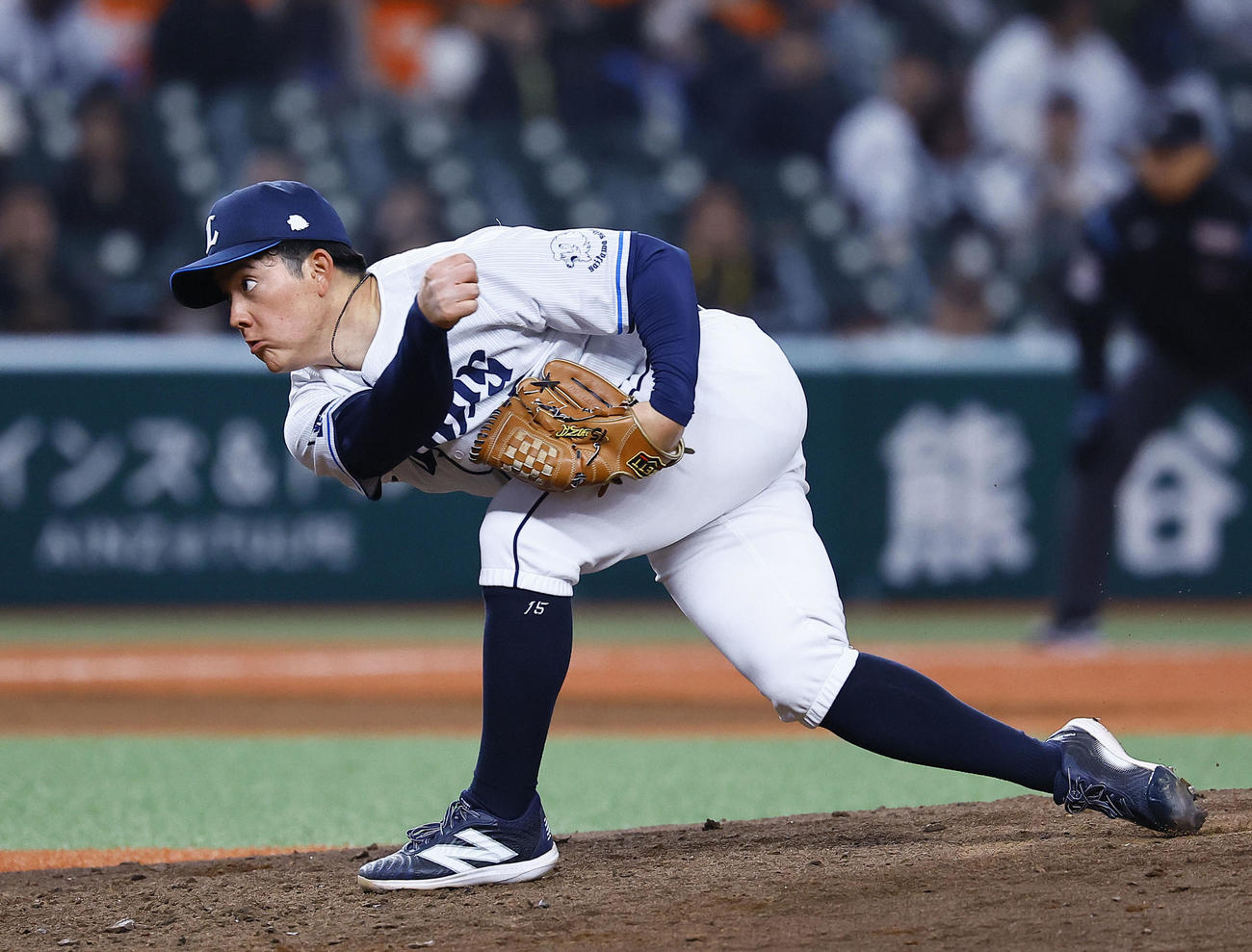 西武対阪神　6回、3番手で登板した西武与座（撮影・藤尾明華）