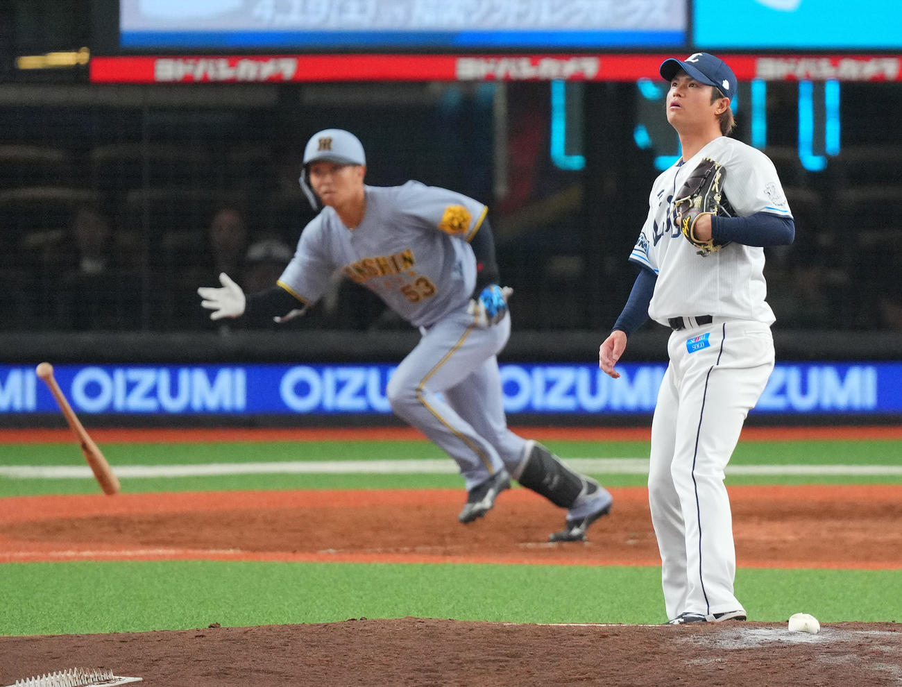 西武対阪神　5回表阪神2死一、二塁、島田に適時二塁打を許す甲斐野（撮影・垰建太）