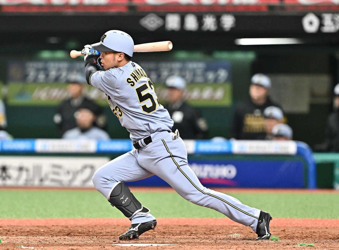西武対阪神　5回表阪神2死一、二塁、島田は右中間へ2点適時三塁打を放つ（撮影・滝沢徹郎）